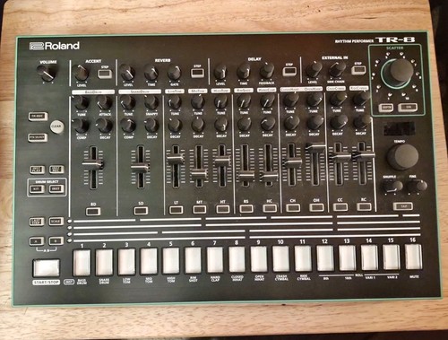 Drum machine roland - drum, aira