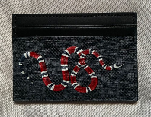 Autentico astuccio porta carte