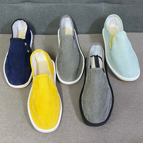 Nuove scarpe tradizionali