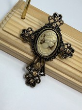 Spilla in stile vittoriano