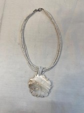 Collana con foglia in