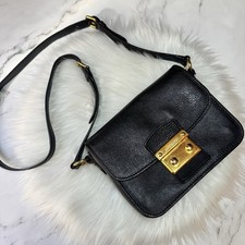 Borsa a tracolla MIU MIU Madras in pelle nera borsa con patta chiusura oro 