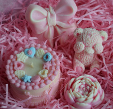 Set regalo ragazza: fiocco, orso, candele torta e peonia, decorazione bomboniere compleanno