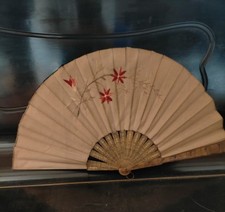 ANTICO VENTAGLIO IN LEGNO E