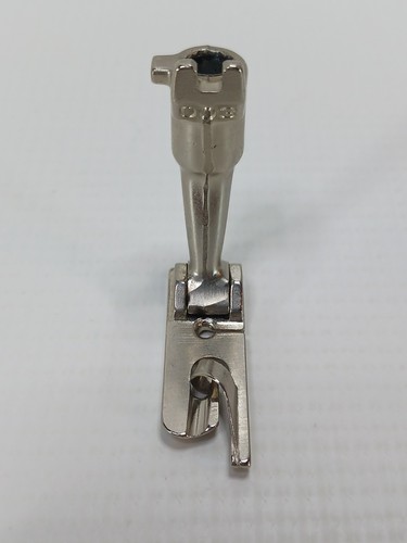 Bernina 003 rolled hem foot - =,