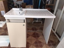 Vendo Lavatoio con vasca in ABS, compreso di Rubinetto e tavola lavapanni.