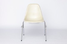 Sedia Charles Eames in fibra