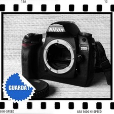 NIKON D70S - REFLEX SEMI-PRO, CON SENSORE CCD E APPENA 5.600 SCATTI