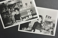 RITRATTO DI DONNA al bancone