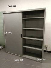 Armadio metallico due ante scorrevoli.Larghezza 180, profondità 45,altezza 195