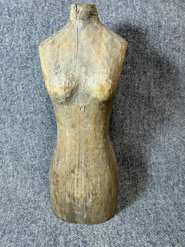 Antico piccolo manichino