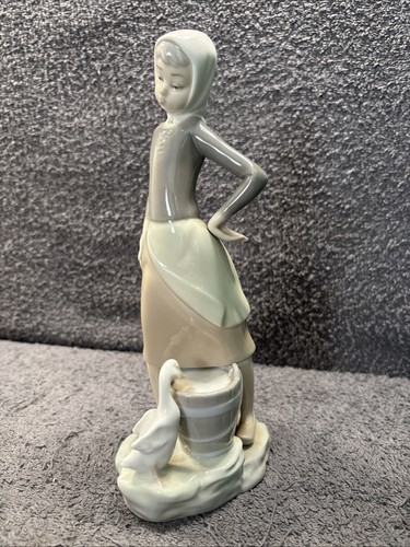 Llandro porcelain figurine - llandro,
