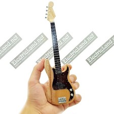 Mini Guitar 1:4 QUEEN John