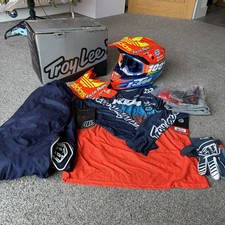 Nuovissimo casco KTM Troy Lee