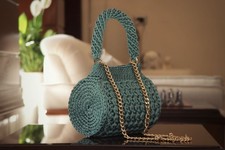 Borsa a mano all'uncinetto in