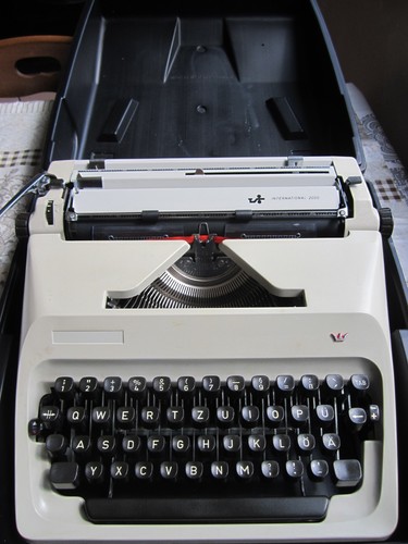 Macchina scrivere tedesca - da,