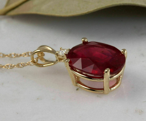 Collana con ciondolo solitario