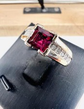 Anello in oro bianco centrato