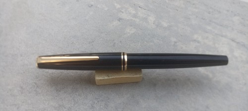 Fountain pen - fountain, (pluma)