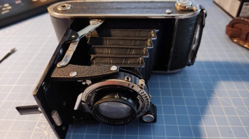 Fotocamera vintage pieghevole