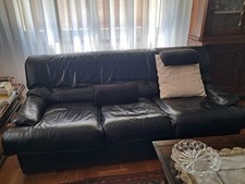 Salotto in vera pelle Nero. Primo fiore, composto da divano 3 p e 1 poltrona  .