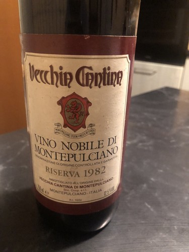 Vino 1982 vecchia cantina - vino,
