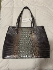 Borsa nuova con etichette