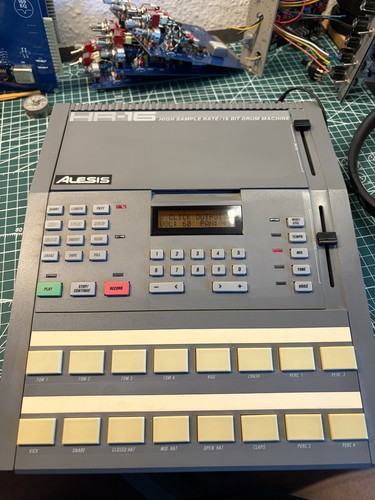 Drum computer alesis 16 - computer,