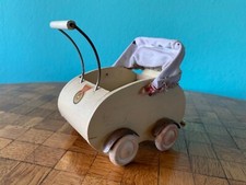 Vecchio passeggino in legno