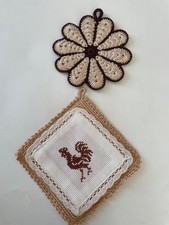 N. 2 presine cucina in puro cotone fatte a mano uncinetto e ago a punto croce 