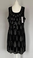 Abito nuovo con etichette