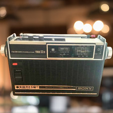 Sony ICF-1100D Vintage AM FM SW Shortwave Transistor Radio 2.5W Testato in Gi...