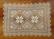 Centrino rettangolare ricamato