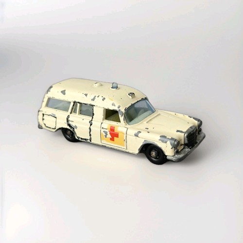 Matchbox 3 ambulanze - matchbox, n.