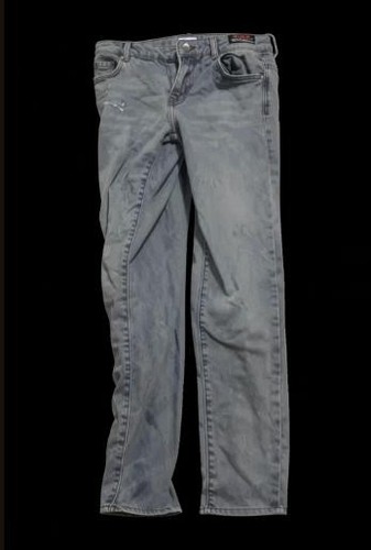 Pantaloni jeans strappati