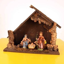 capanna presepe con statuine