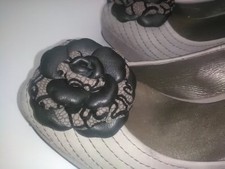 Clip Rose marrone&nero in vera pelle per scarpe set 2 pz. Handmade.