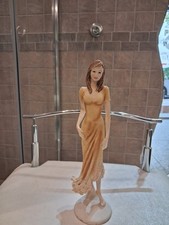 Statuetta donna in resina soprammobile vintage