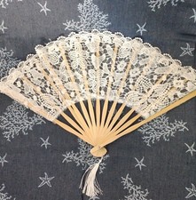 ventaglio bianco in pizzo macramè realizzato a mano disponibile diverse varianti