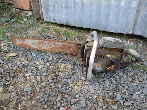 Ancien tronconneuse - ancien,
