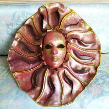 Sole Corolla - Maschera veneziana artigianale indossabile in cartapesta e cuoio