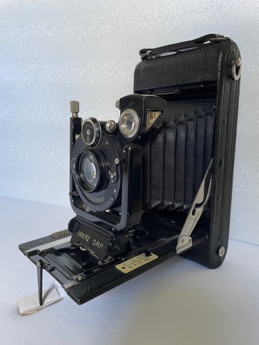 Macchina fotografica - , a