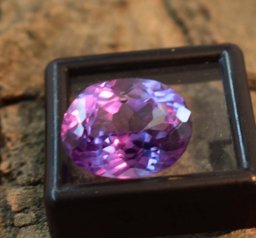 Anello con pietre preziose - , di
