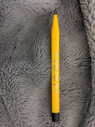 Unusual triangular queen - unusual, queen's