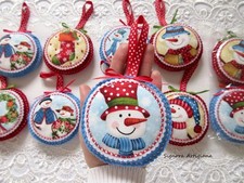 2 Addobbi Natalizi Pupazzo di neve. Fatto a mano. Feltro e Tessuto. Set di 2pz.