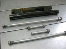 STAFFA + PERNI TELAIO MOTORE