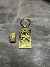 PORTACHIAVI ORIGINALE SCANIA EDIZIONE LIMITATA 50 ANNI ANNIVERSARIO E DISTINTIVO SPILLA ABBINATA
