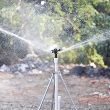 Irrigatore a bilanciere