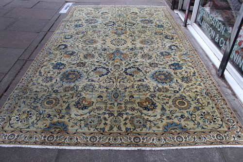 Tappeto vintage indossato