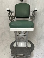 poltrona da barbiere vintage anni 50 marca Augusta Torino in buone condizioni 